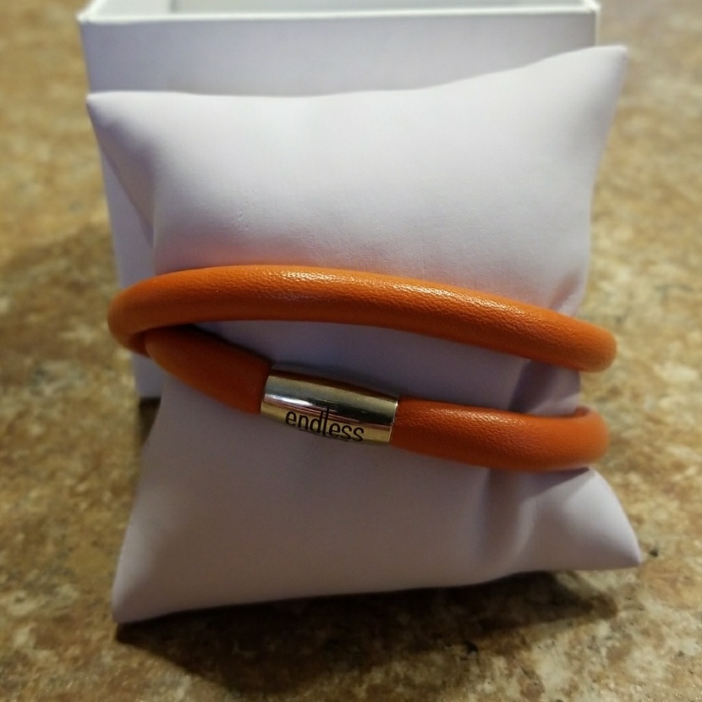 Endless double wrap leather magnetic bracelet